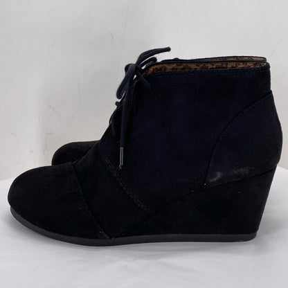 Black W Shoe Size 8 UNR8ED shooties/booties