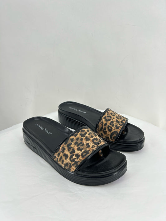 BLACK/TAN W Shoe Size 8 DONALD J PLINER Sandals