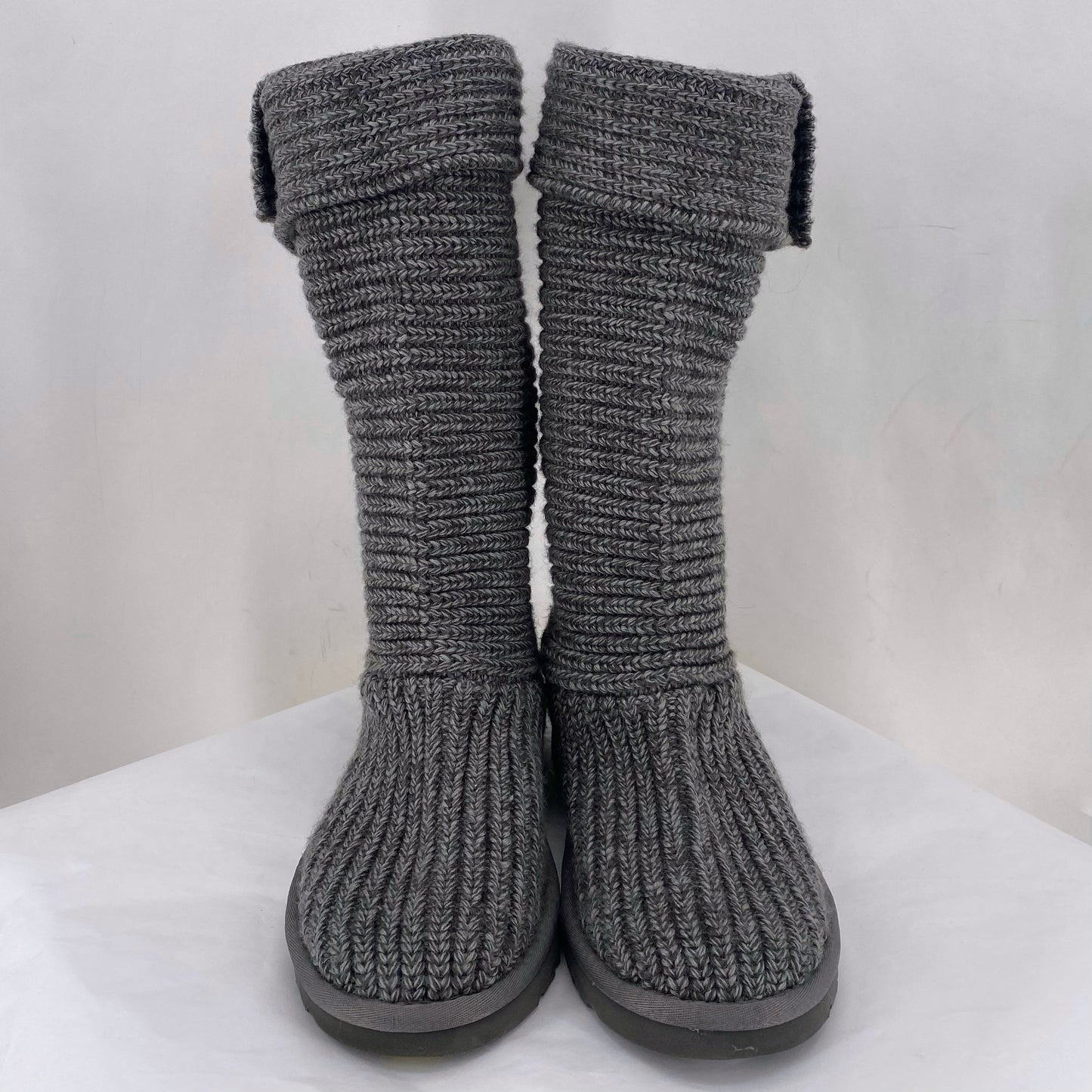 Gray W Shoe Size 7 UGG Boots