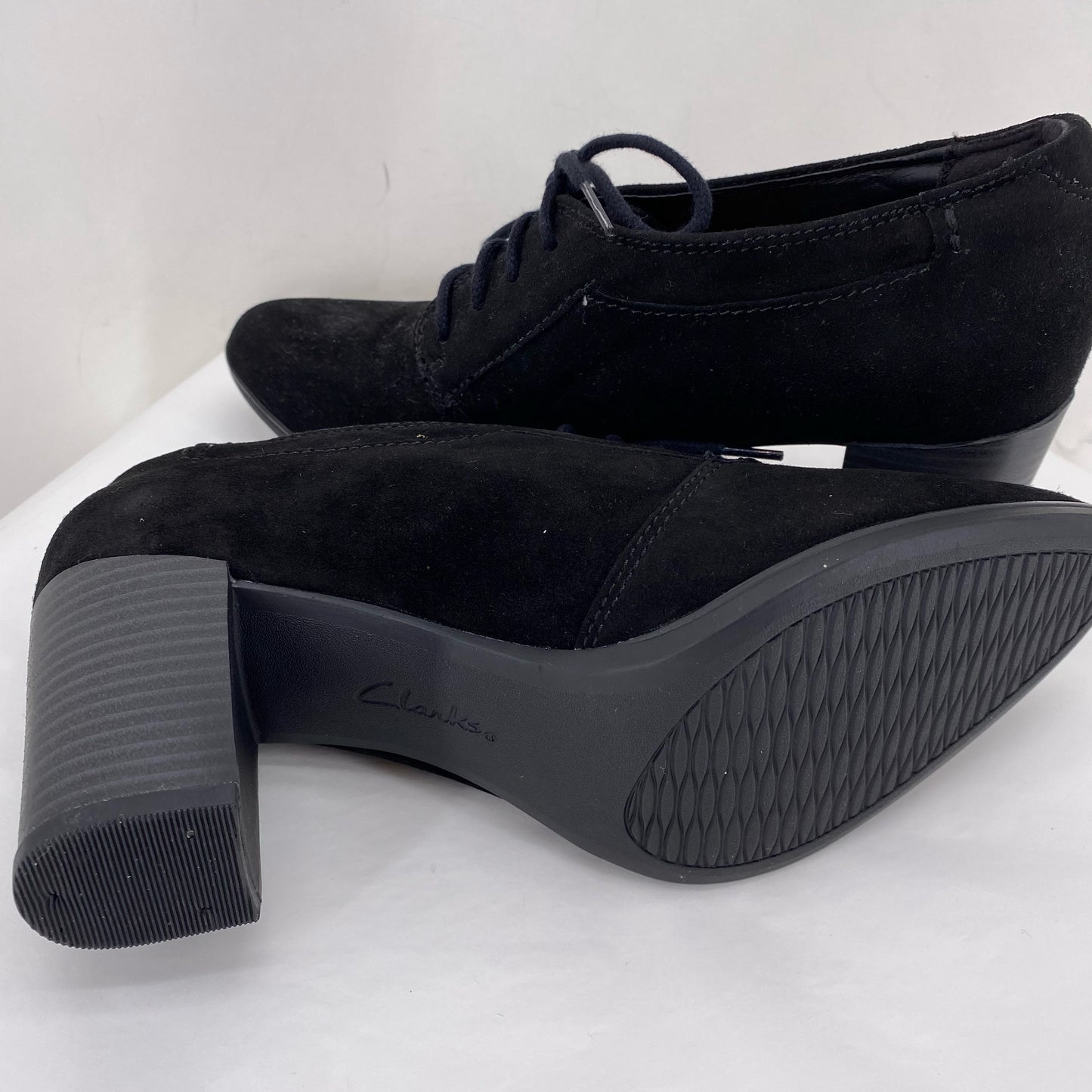 Black W Shoe Size 8.5 CLARKS shooties/booties