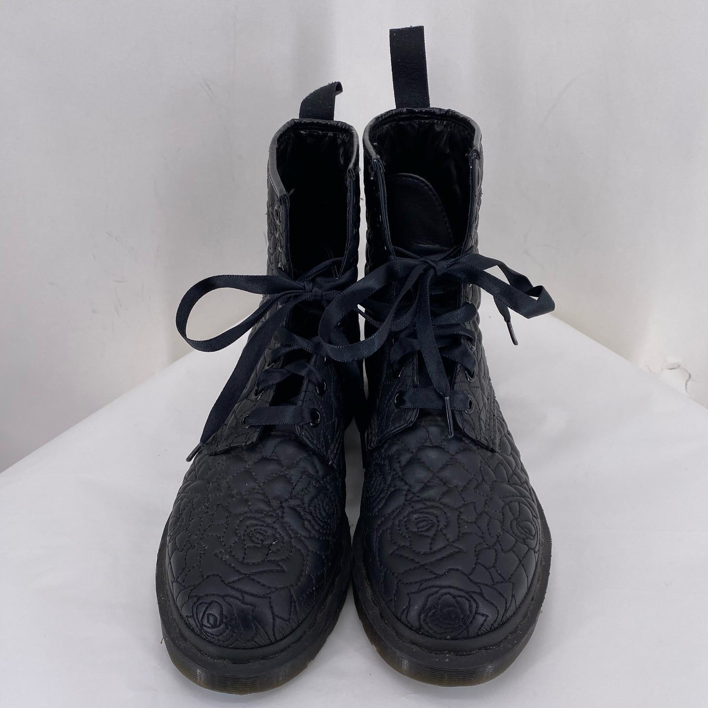 Black W Shoe Size 6 DR. MARTENS Boots