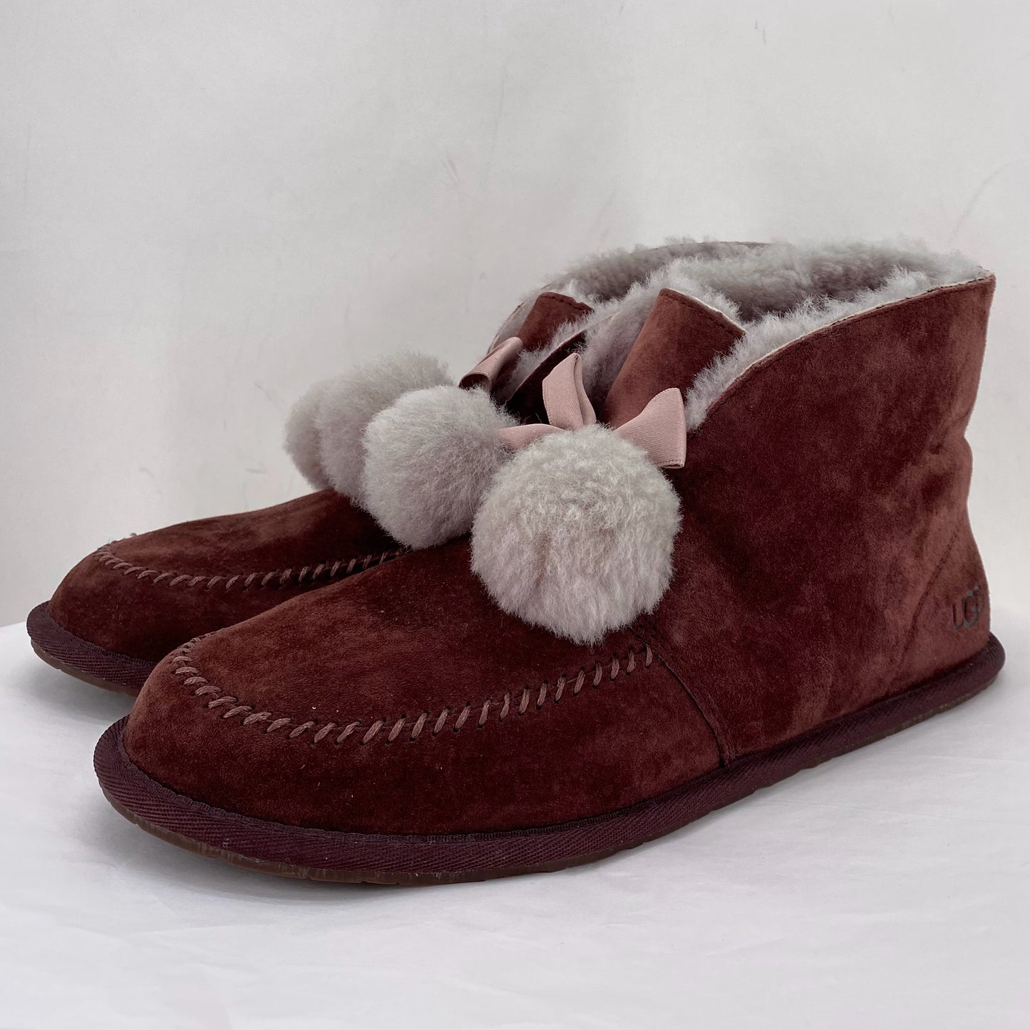 Burgundy W Shoe Size 10 UGG Slippers