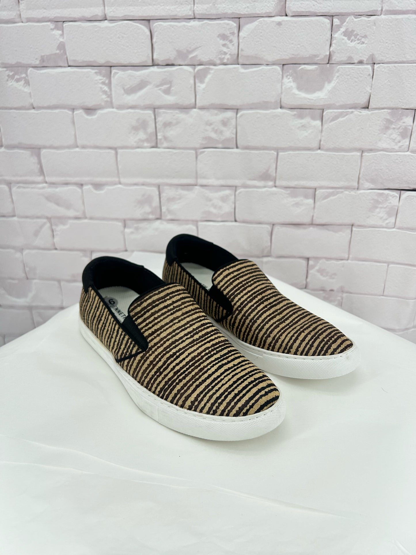 BROWN/TAN W Shoe Size 9.5 KENNETH COLE Flats