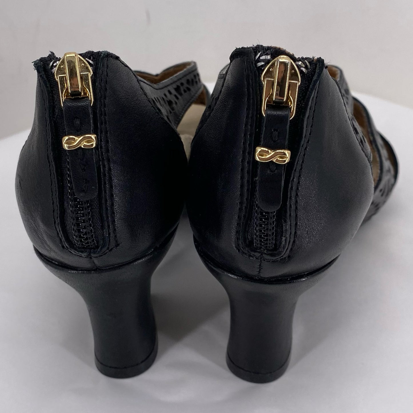 Black W Shoe Size 7 EARTHIES Pumps