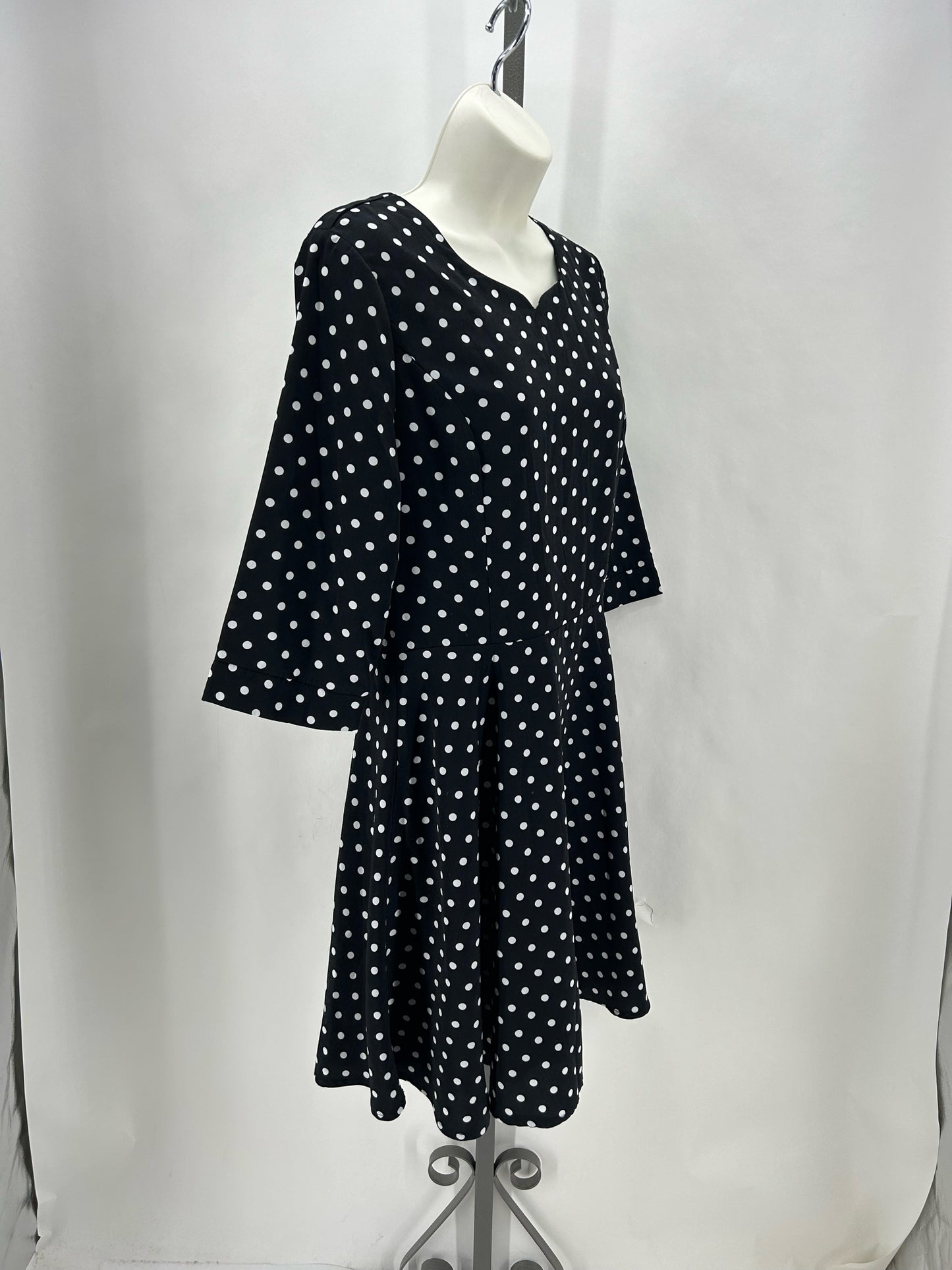 Size 6/8 YUMI DOTTED Dress