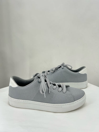 Gray W Shoe Size 7.5 Sneakers