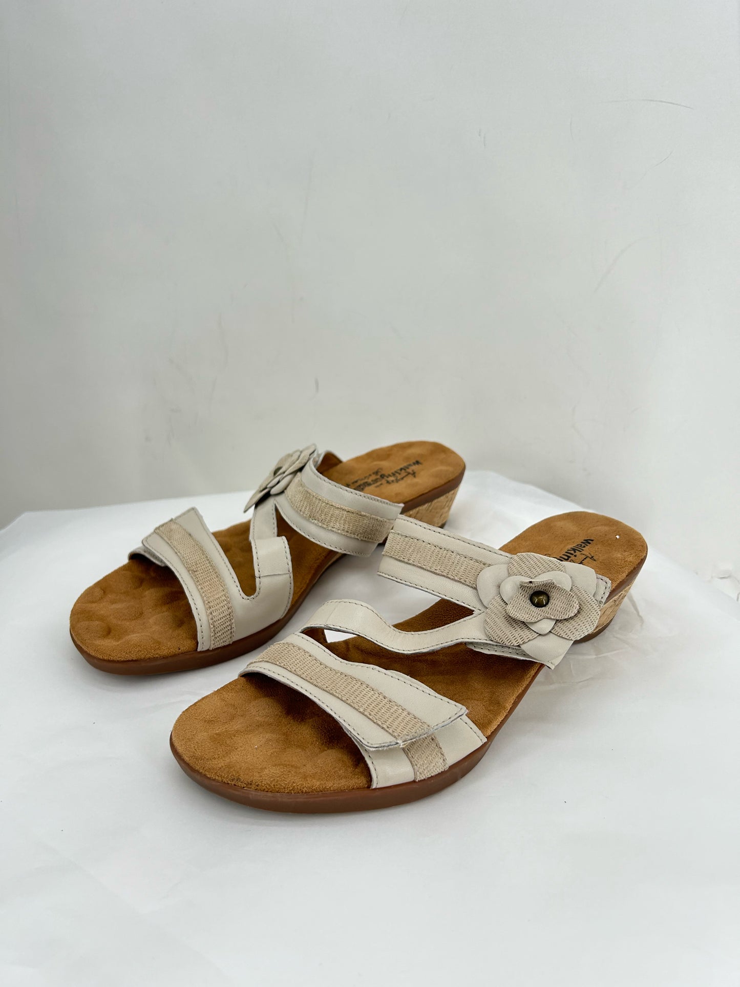 Beige W Shoe Size 10 WALKING CRADLES Sandals