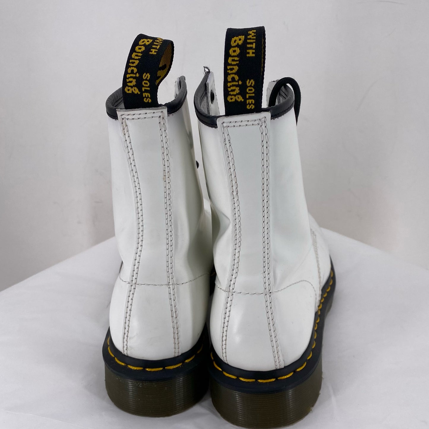 White W Shoe Size 8 DR. MARTENS Boots