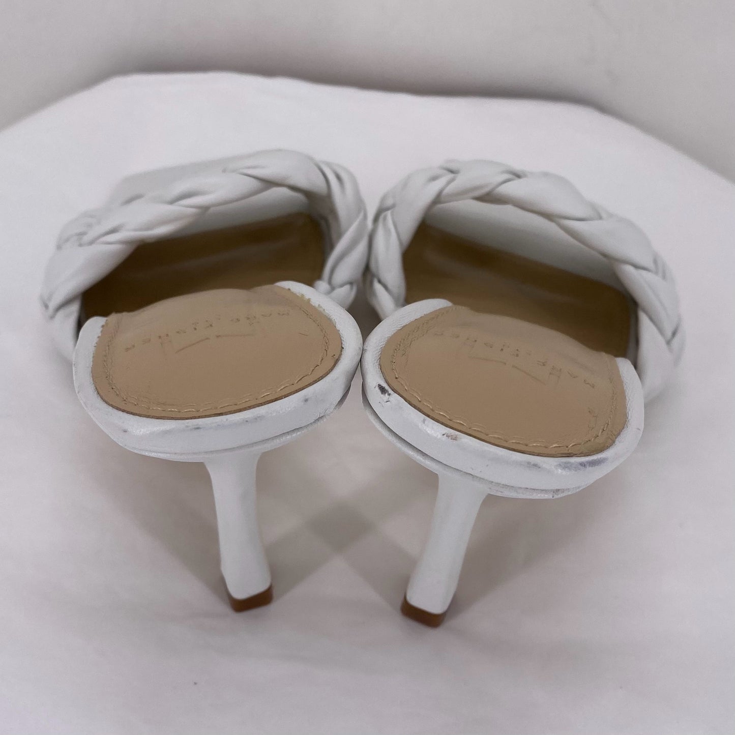 White W Shoe Size 8 MARC FISHER Sandals