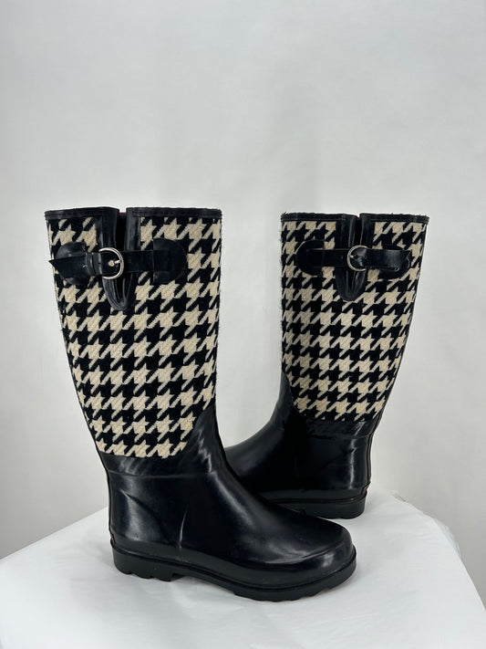 BLACK/WHITE W Shoe Size 8 BANANA REPUBLIC Boots