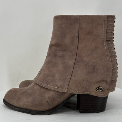 DARK BEIGE W Shoe Size 9 Fergalicious shooties/booties