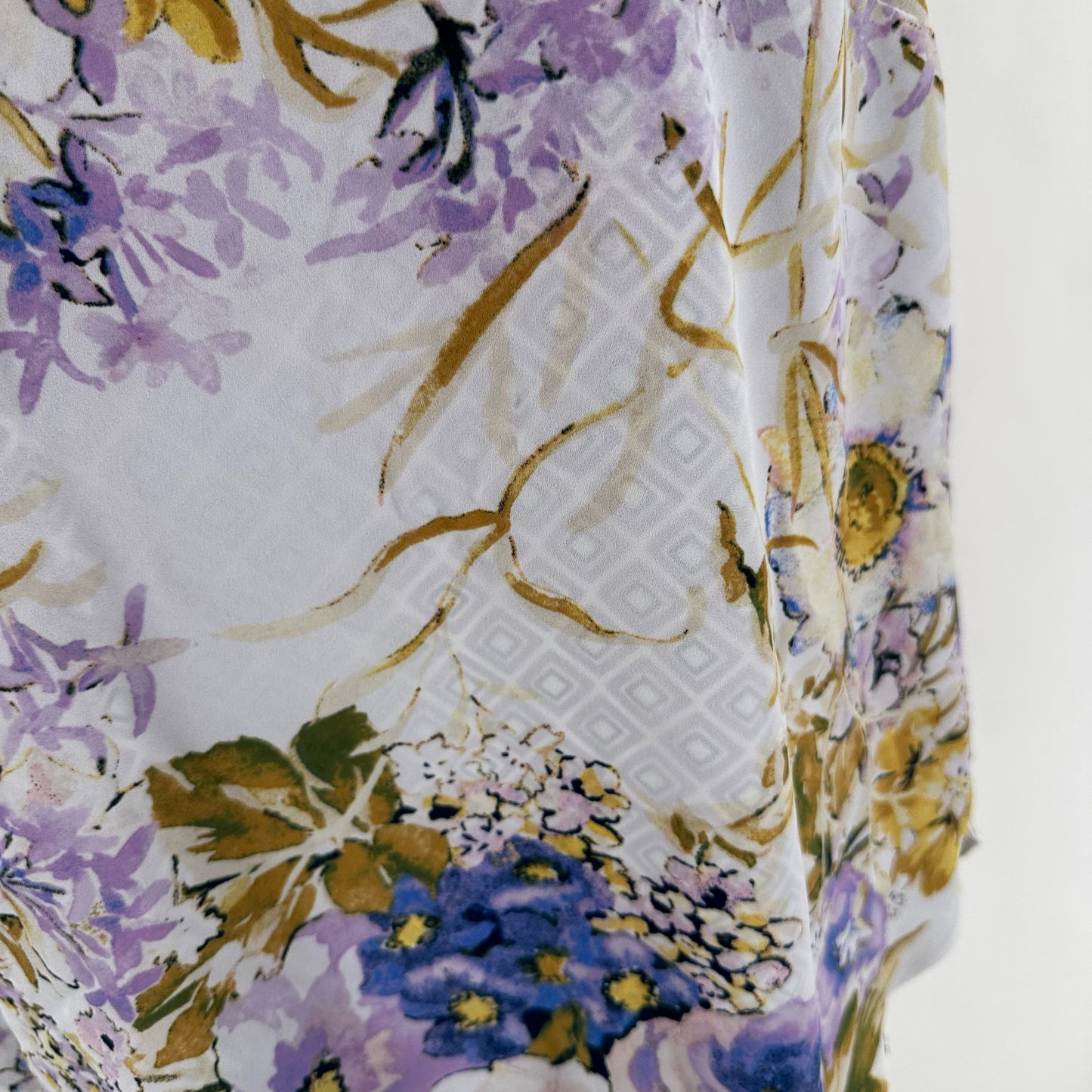 Size 2 CHICO'S FLOWERS Shirt