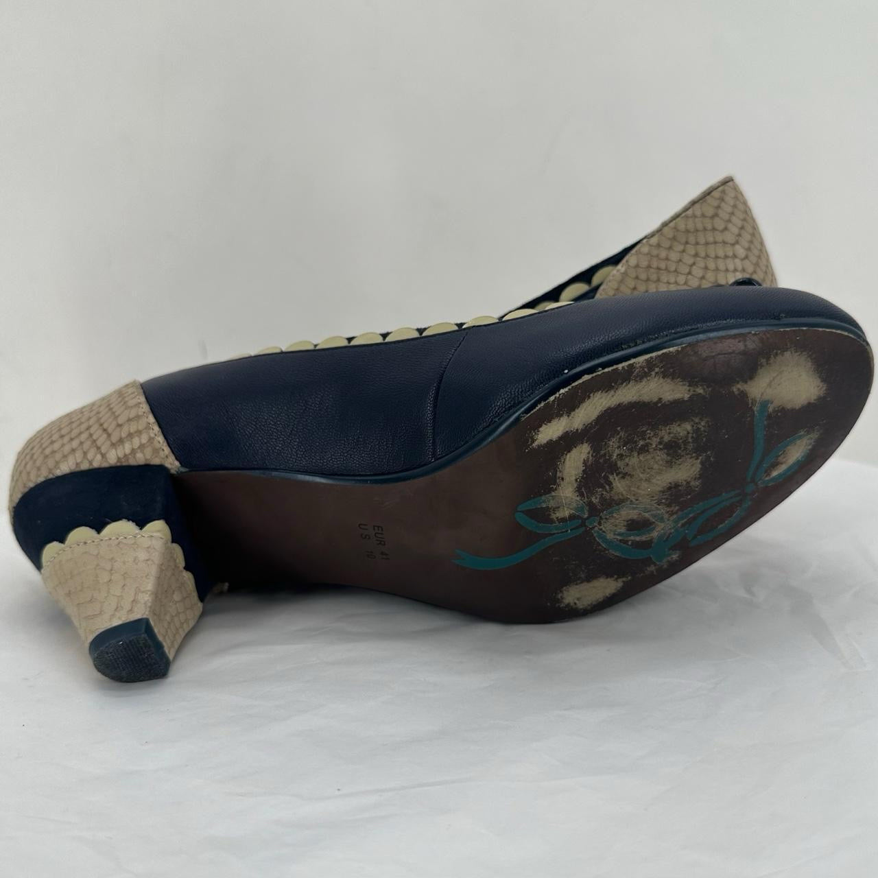 Navy W Shoe Size 10 POETIC LICENSE Pumps