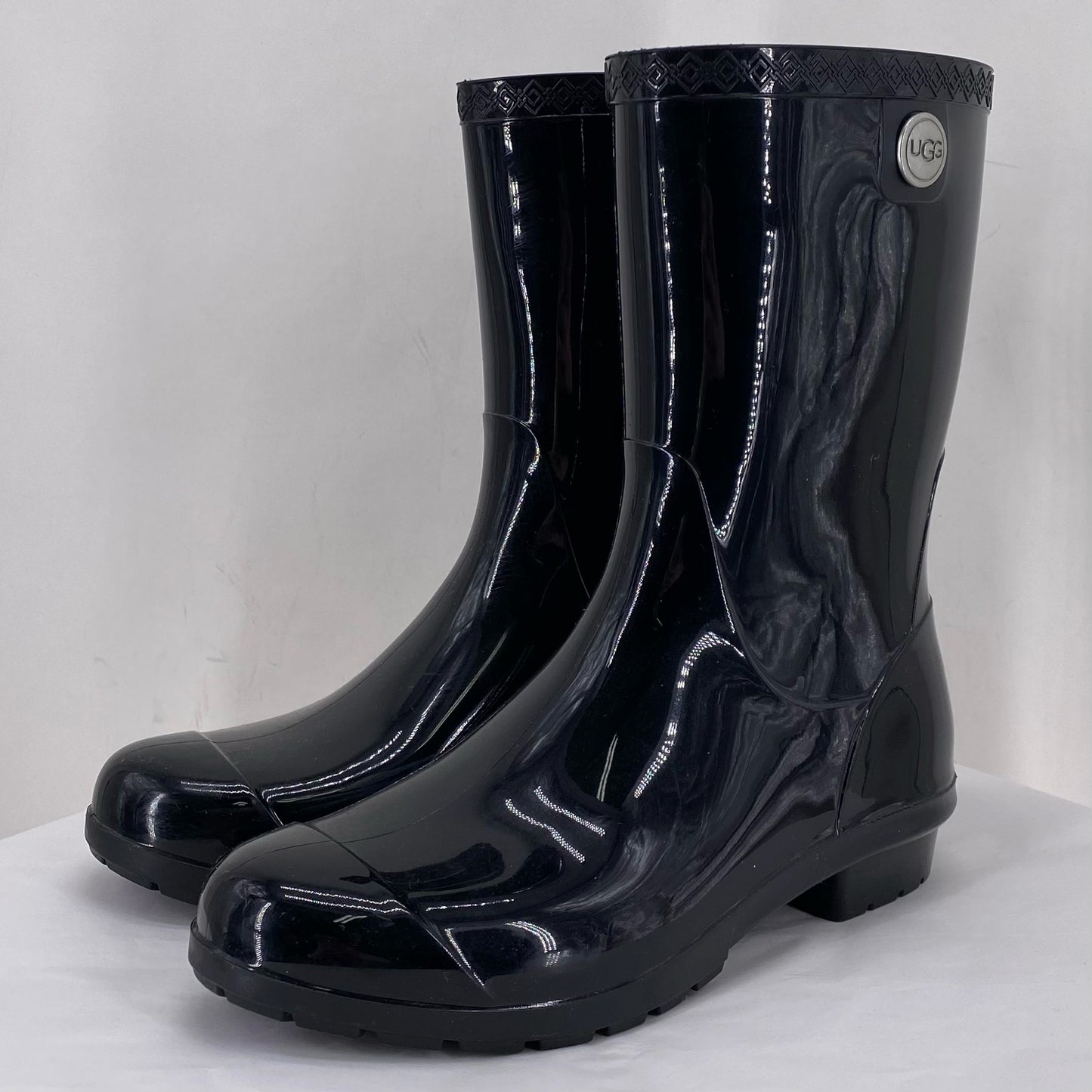 Black W Shoe Size 8 UGG Boots