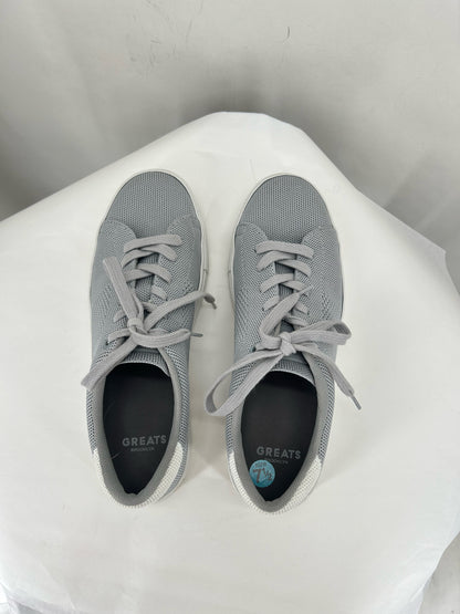 Gray W Shoe Size 7.5 Sneakers