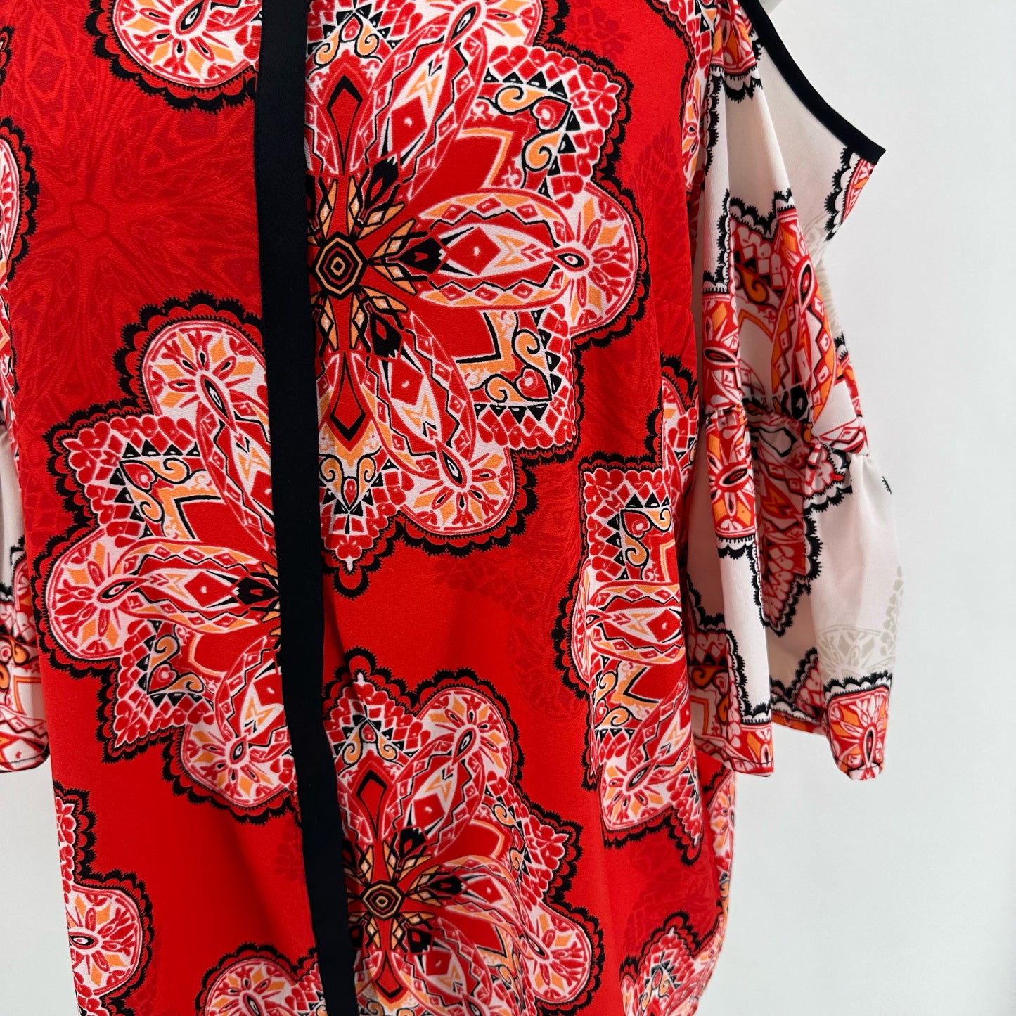 Size 2 CHICO'S FLOWERS Shirt