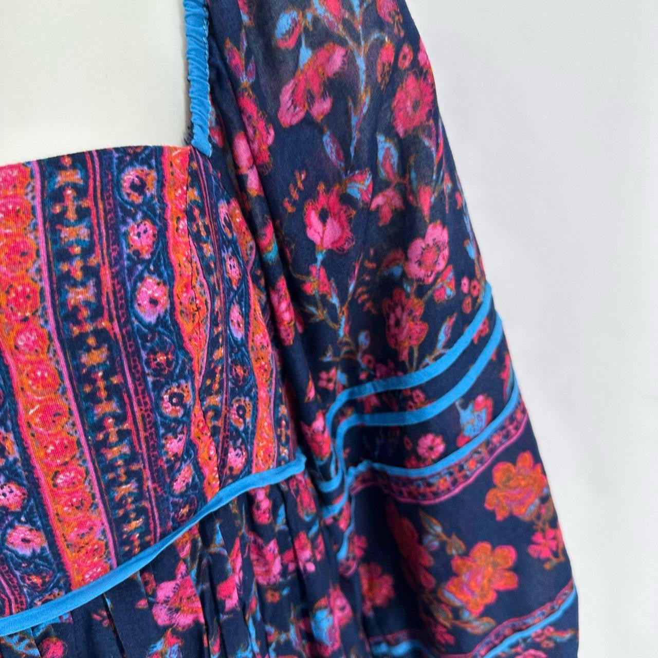 Size M FREE PEOPLE FLOWERS Tunic