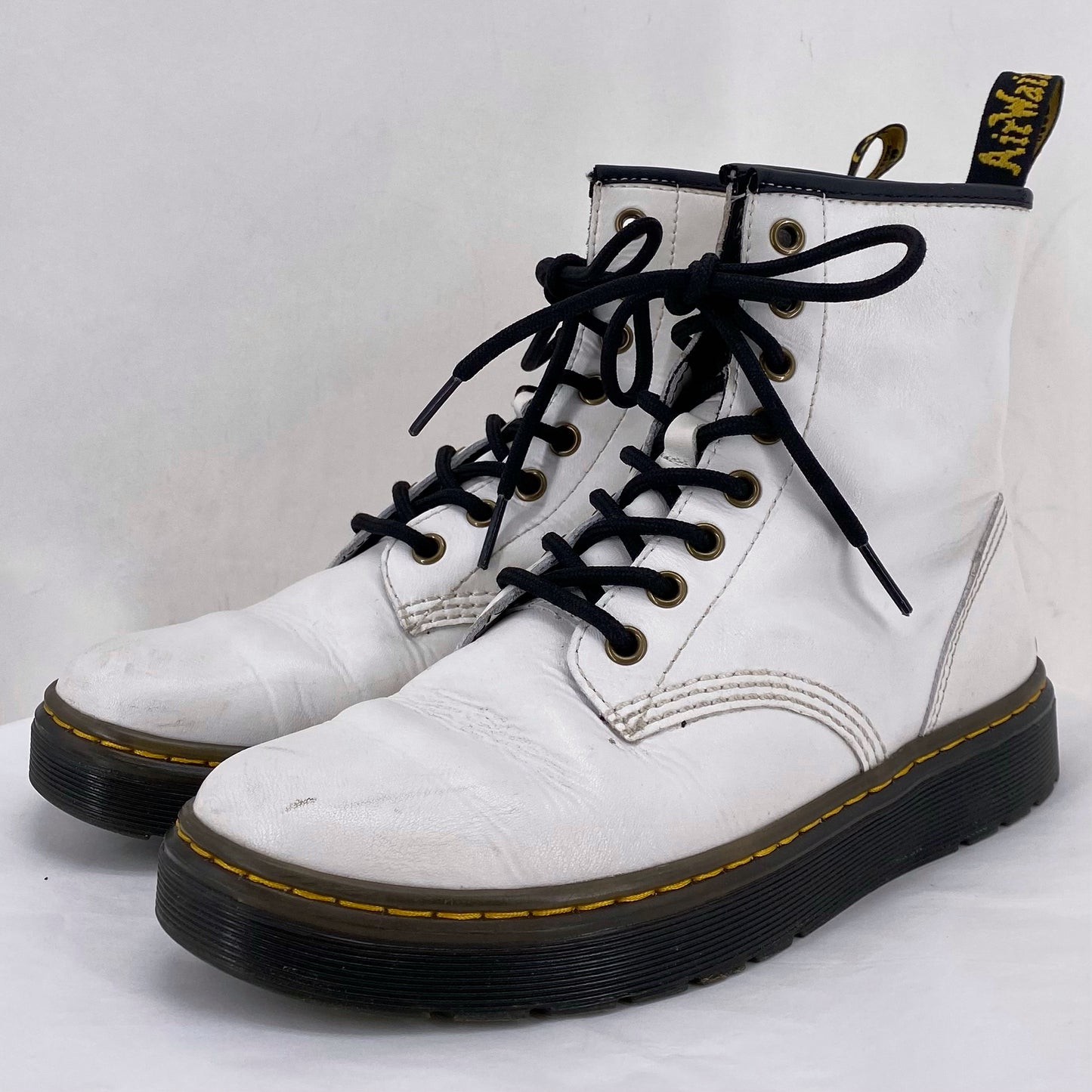 White W Shoe Size 7 DR. MARTENS Boots