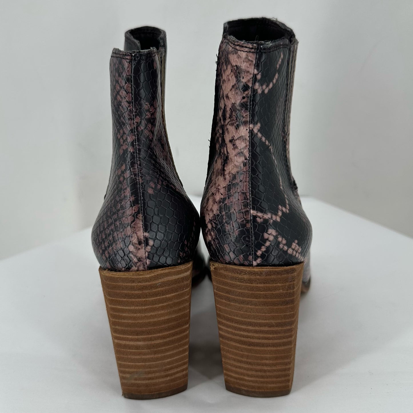 Black W Shoe Size 6.5 STEVE MADDEN shooties/booties