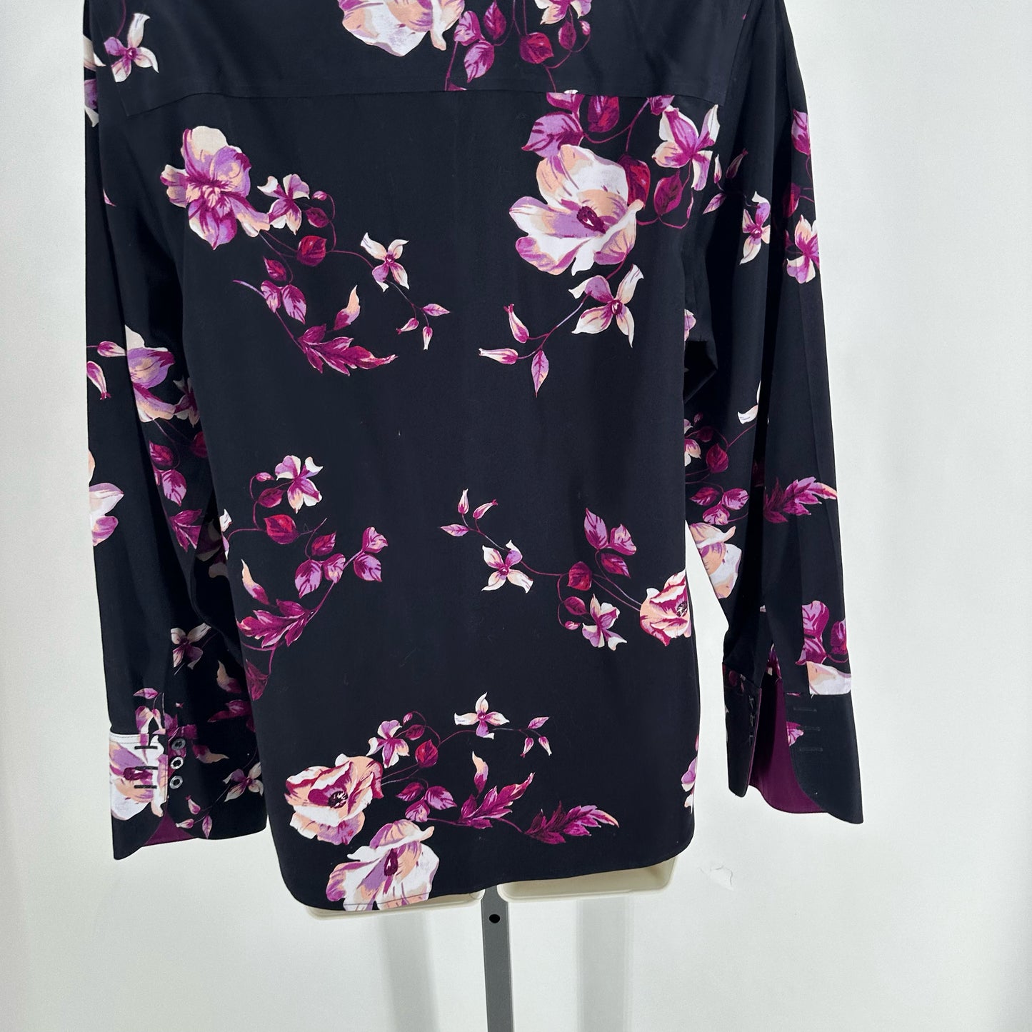 Size 1 CHICO'S FLOWERS Shirt