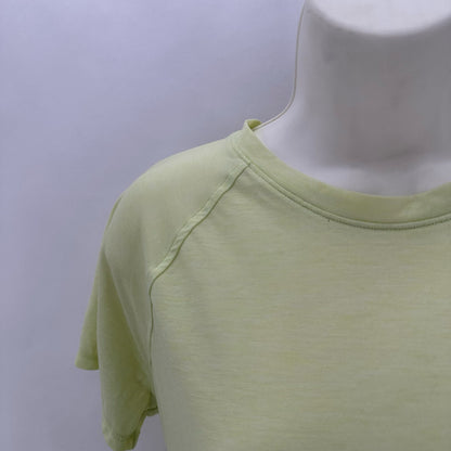 Size M UNDER ARMOUR Athletic Wear