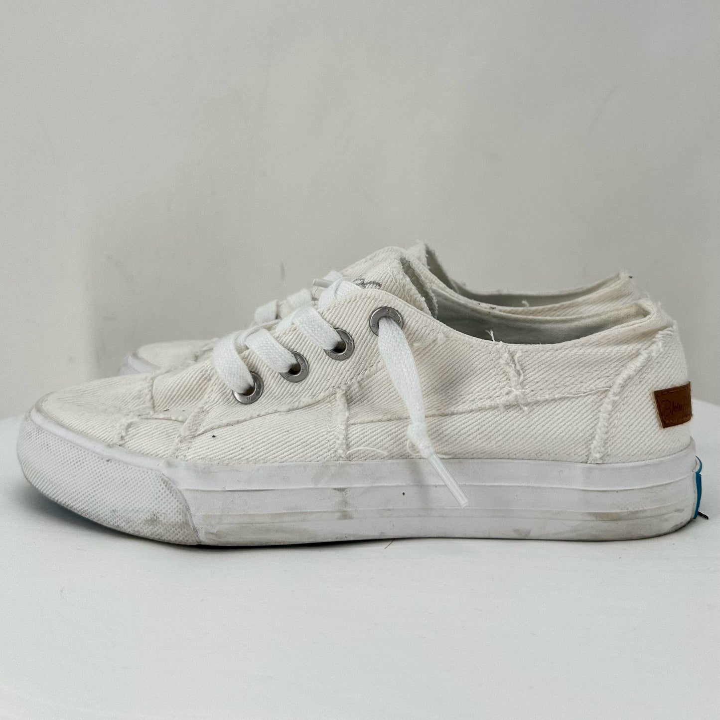 White W Shoe Size 7 BLOWFISH Sneakers