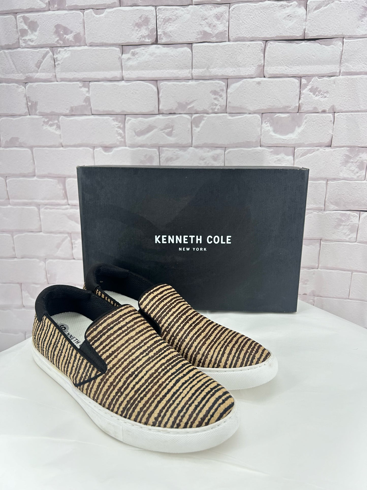 BROWN/TAN W Shoe Size 9.5 KENNETH COLE Flats