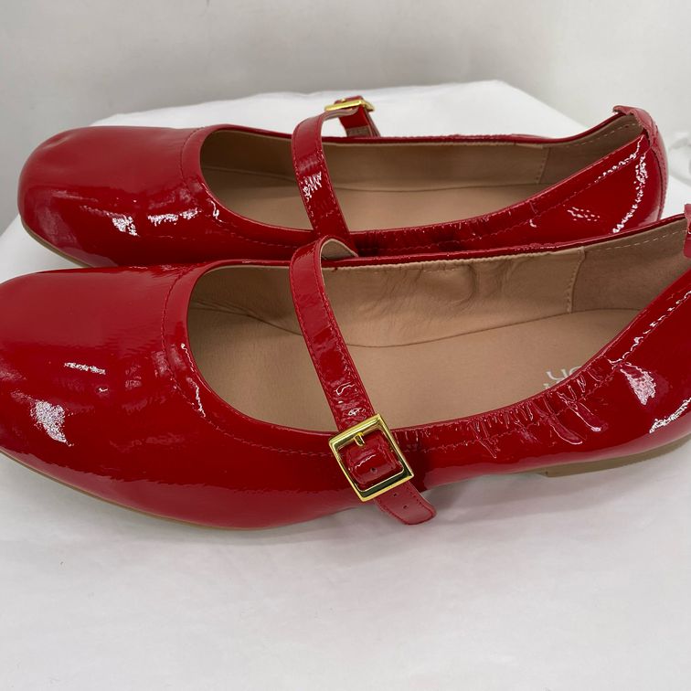 Red W Shoe Size 10 Flats