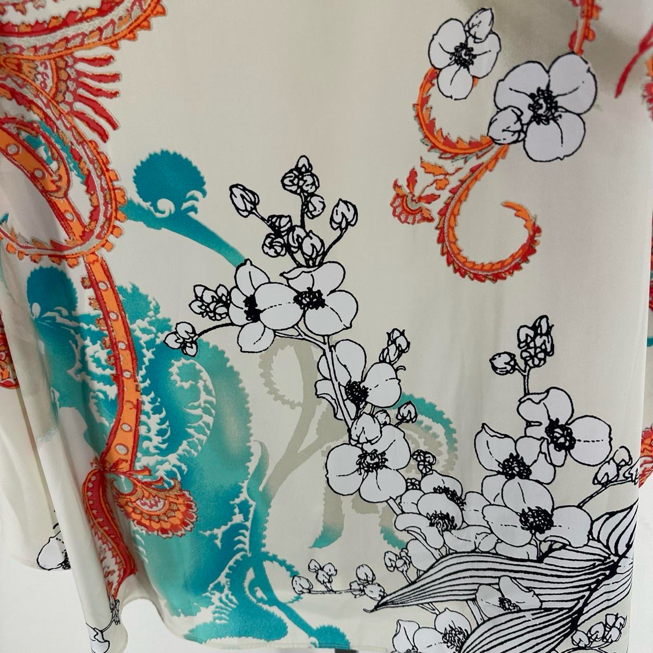 Size L/XL CHICO'S FLOWERS PONCHO