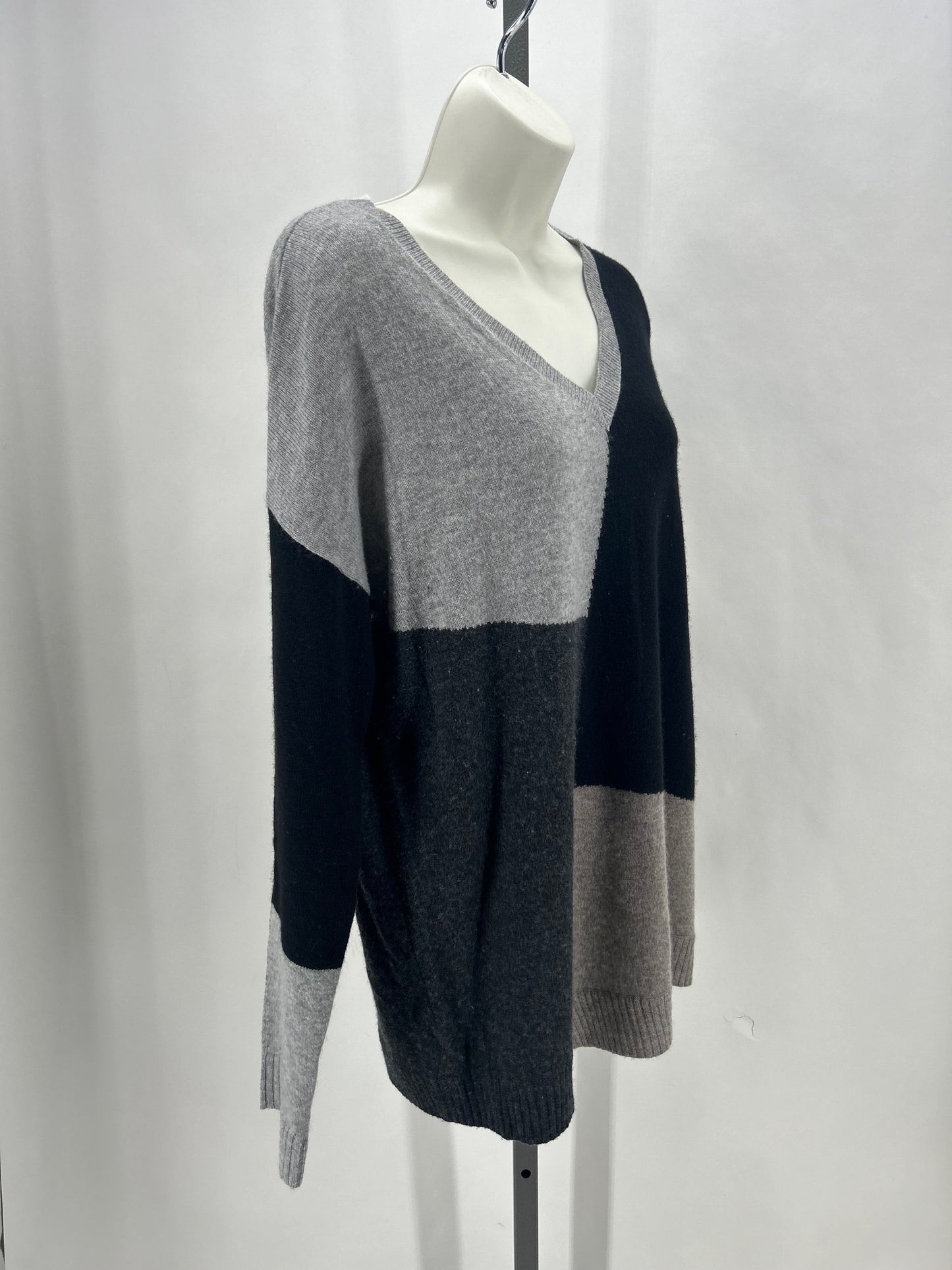 Size M WHITE + WARREN Cashmere Sweater