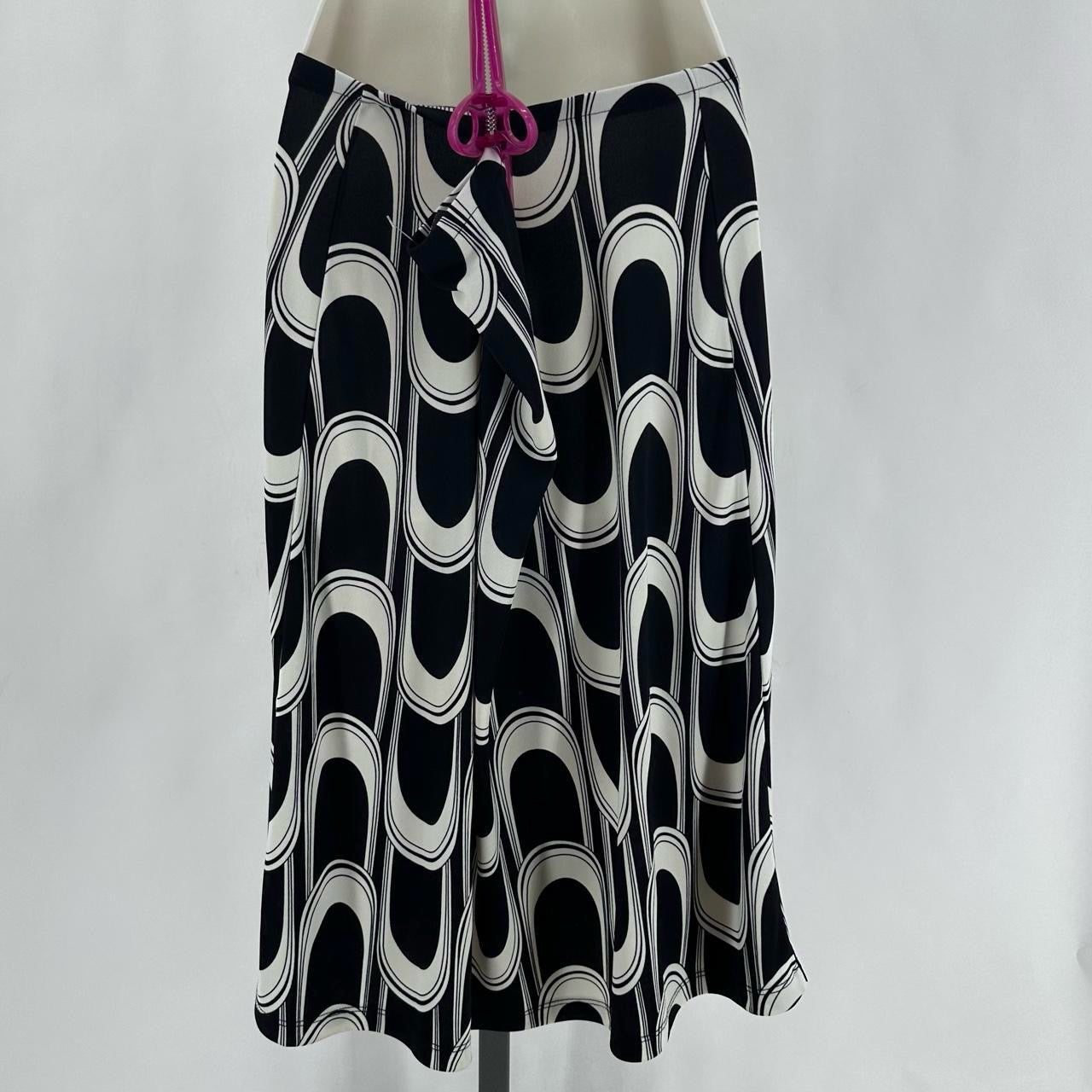 Size M NEW YORK & CO Skirt