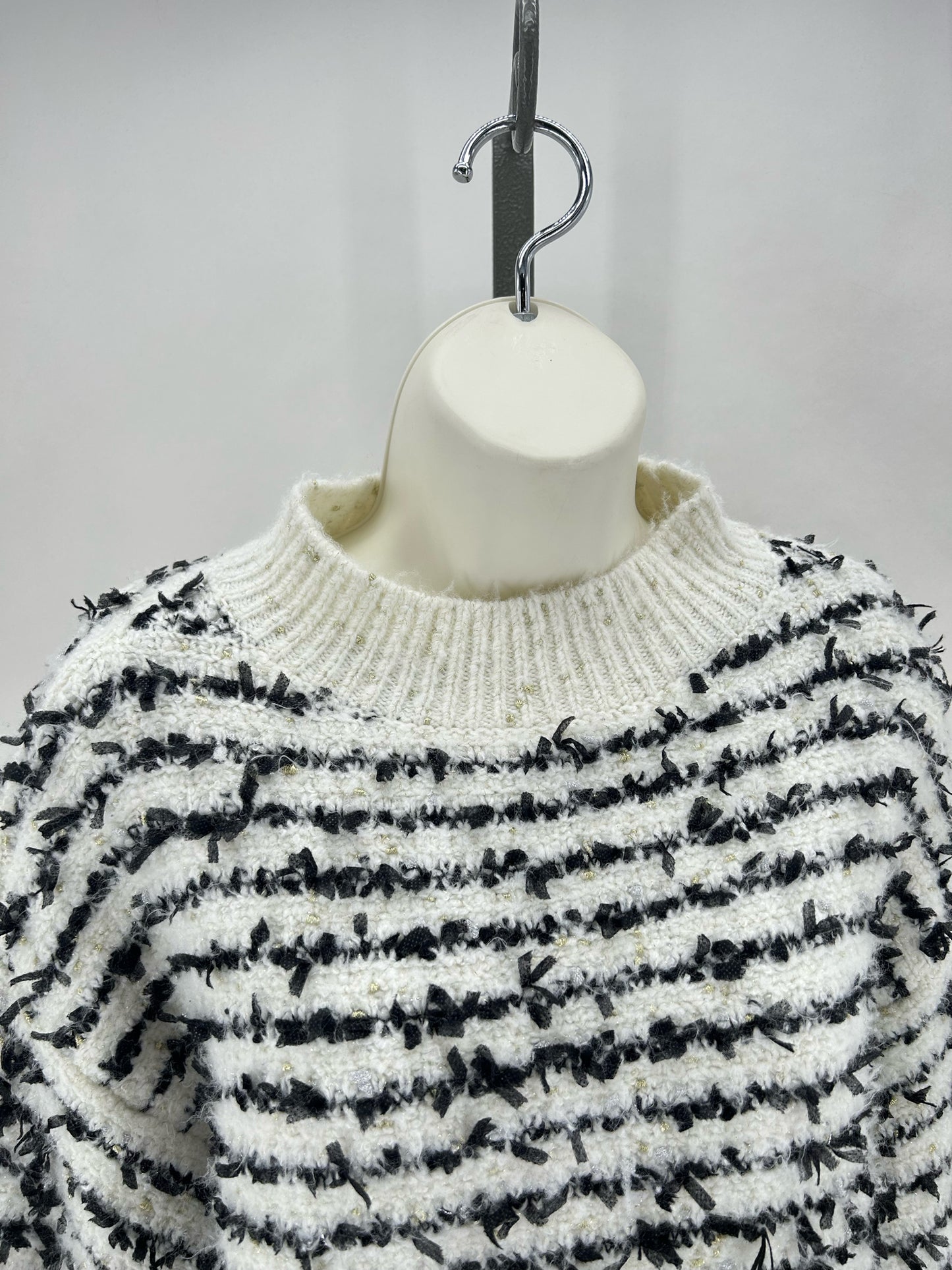 Size M ANN TAYLOR Sweater