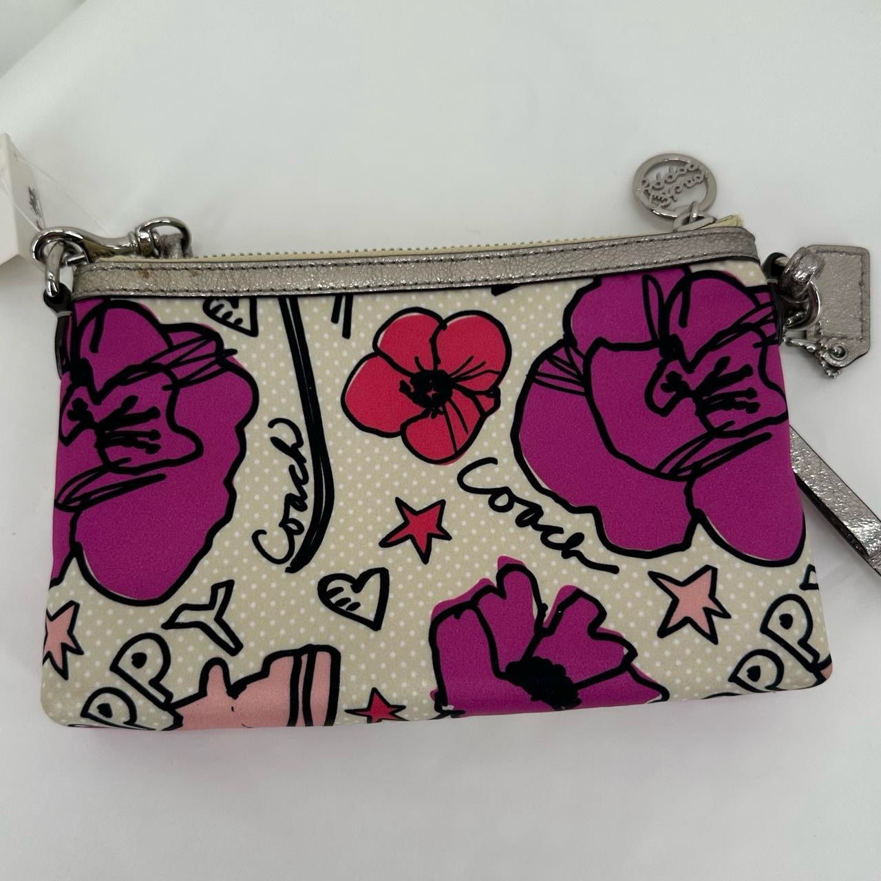 TAN/WHITE COACH Wristlet