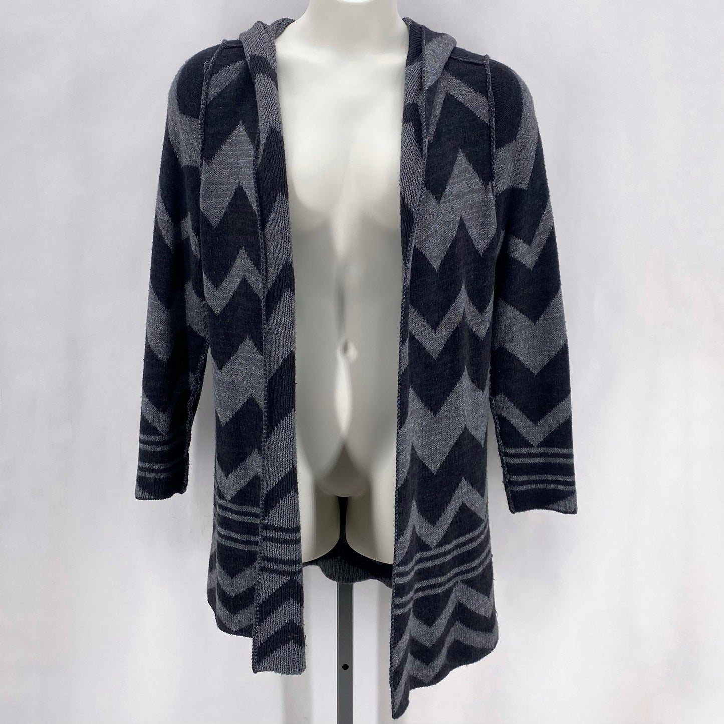 Size 0 TORRID ZIGZAG Cardigan