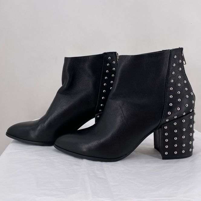 Black W Shoe Size 7.5 STEVE MADDEN Boots